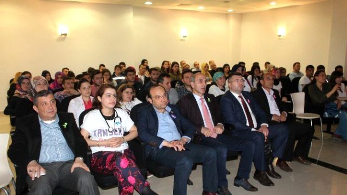 Tosya\'da Doktorlar ve Öğrenciler Kansere Dikkat Çekti