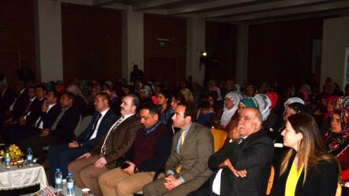 Tuşba\'da \'Üniversite Ailelerle Buluşuyor\' Konferansı