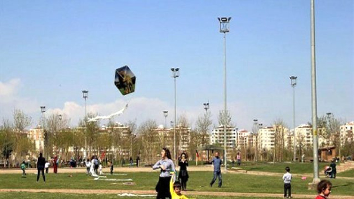 Uçurtmalarına \'Barış\' Yazıp Gökyüzüne Uçurdular