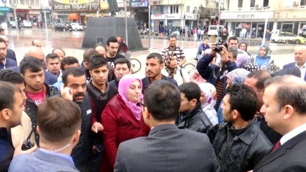Vatandaşlardan Roketli Saldırıya Tepki Yürüyüşü