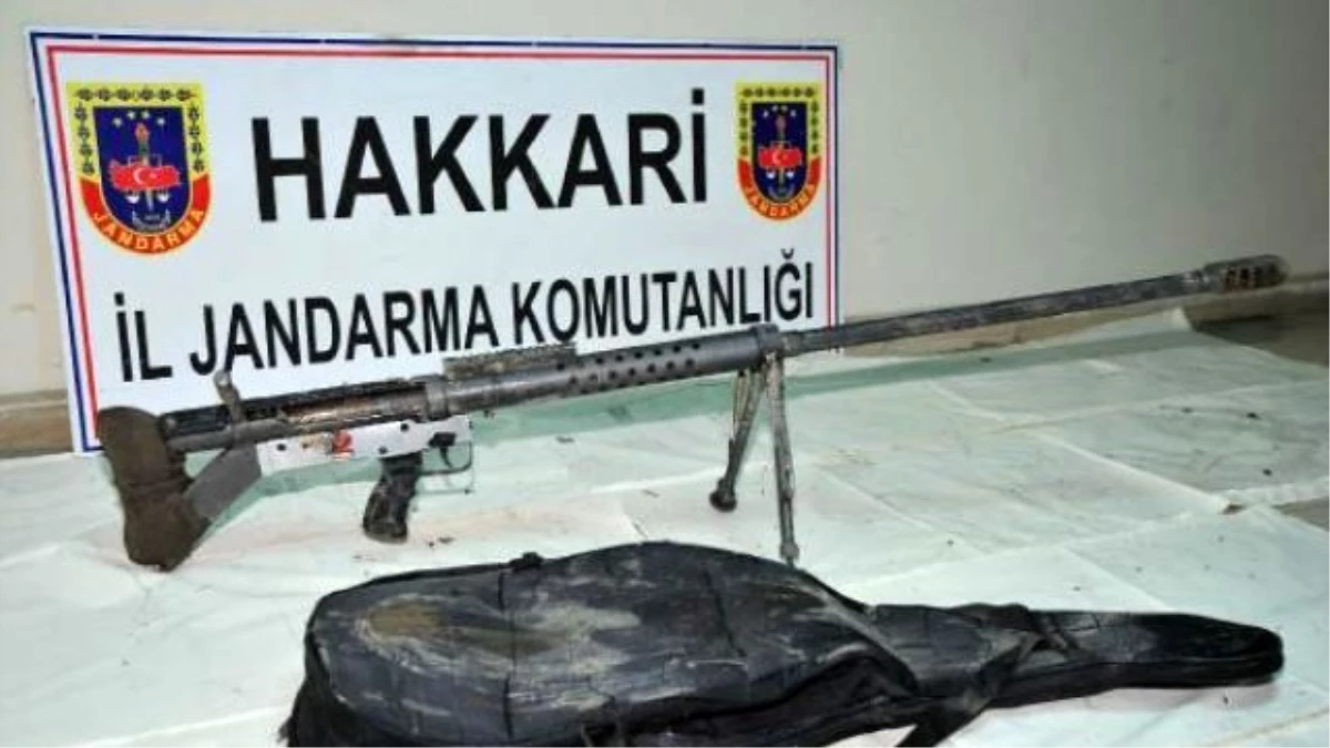 Yüksekova\'dan Kırsala Kaçmaya Çalışan ve Aralarında \'Gitarcı\' Teröristin Bulunduğu 13 PKK\'lı...
