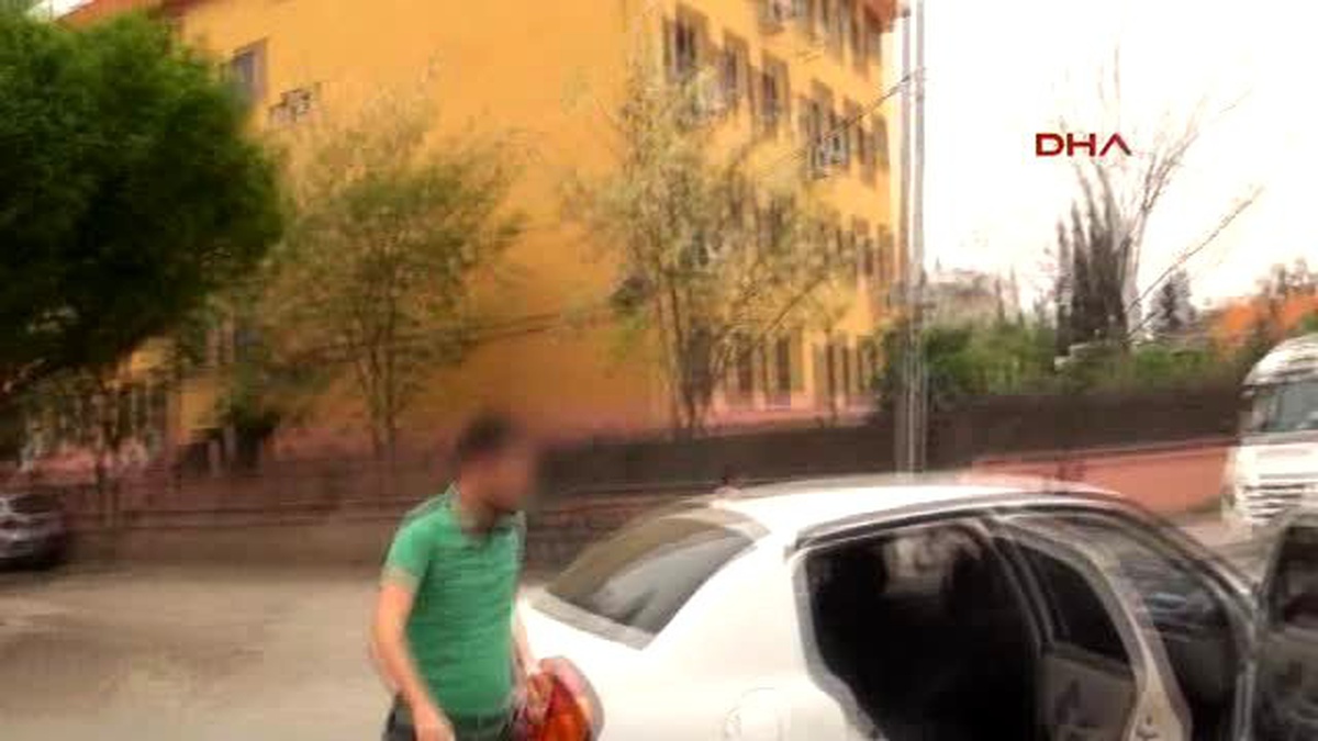 Adana Hurda Minibüste Esrar Satanlar Yakalandı