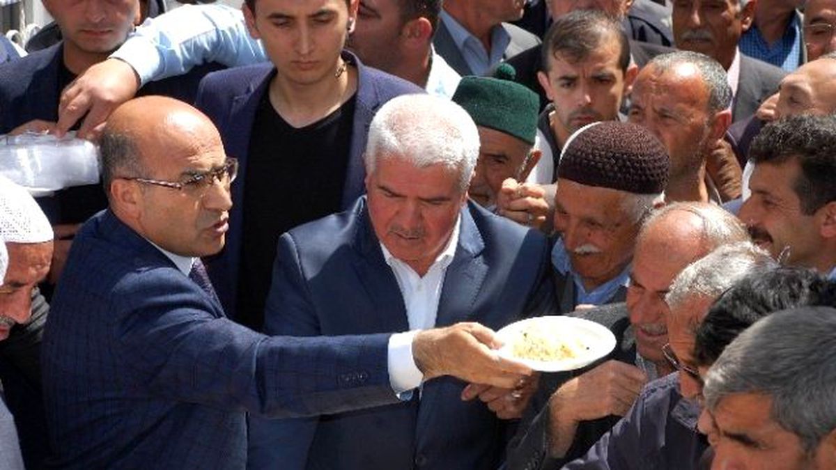 Adıyaman\'da 5 Bin Kişiye Pilav Dağıtıldı