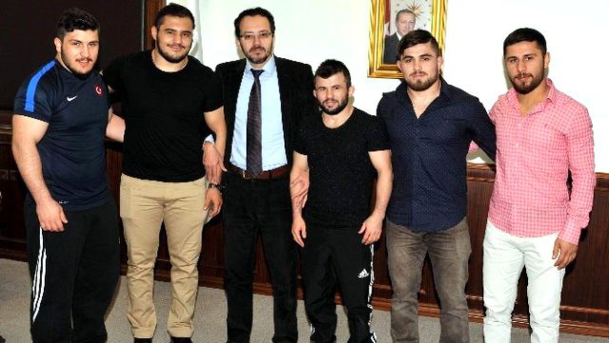 Adü\'lü Güreşçiler Çorumdan Madalyalarla Döndü