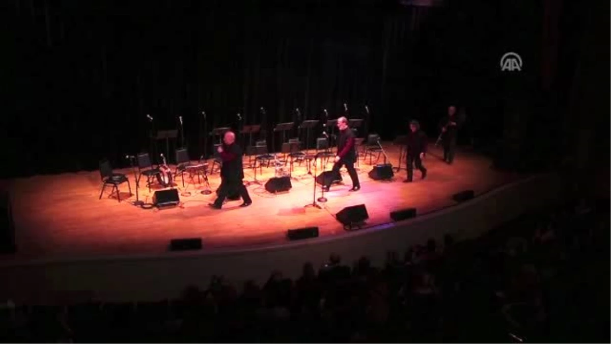 Ahmet Özhan Broadway\'de Konser Verdi - New