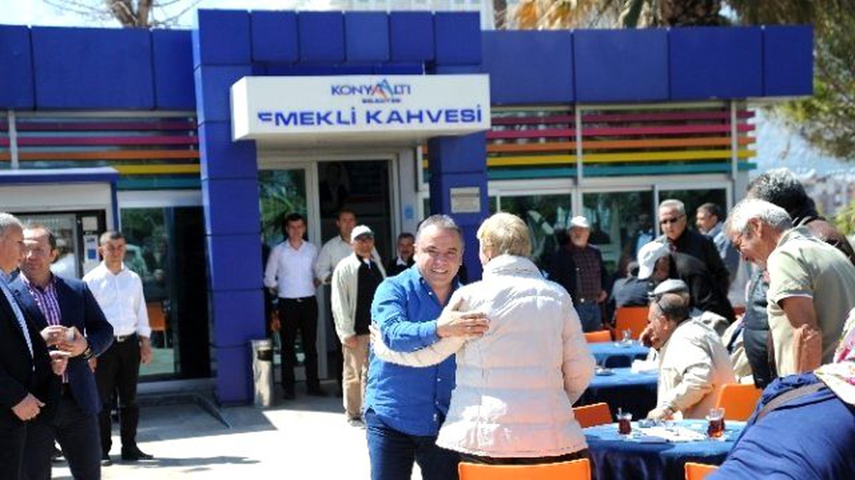 Başkan Böcek\'ten "Emekli Kahvesi"Ne Ziyaret