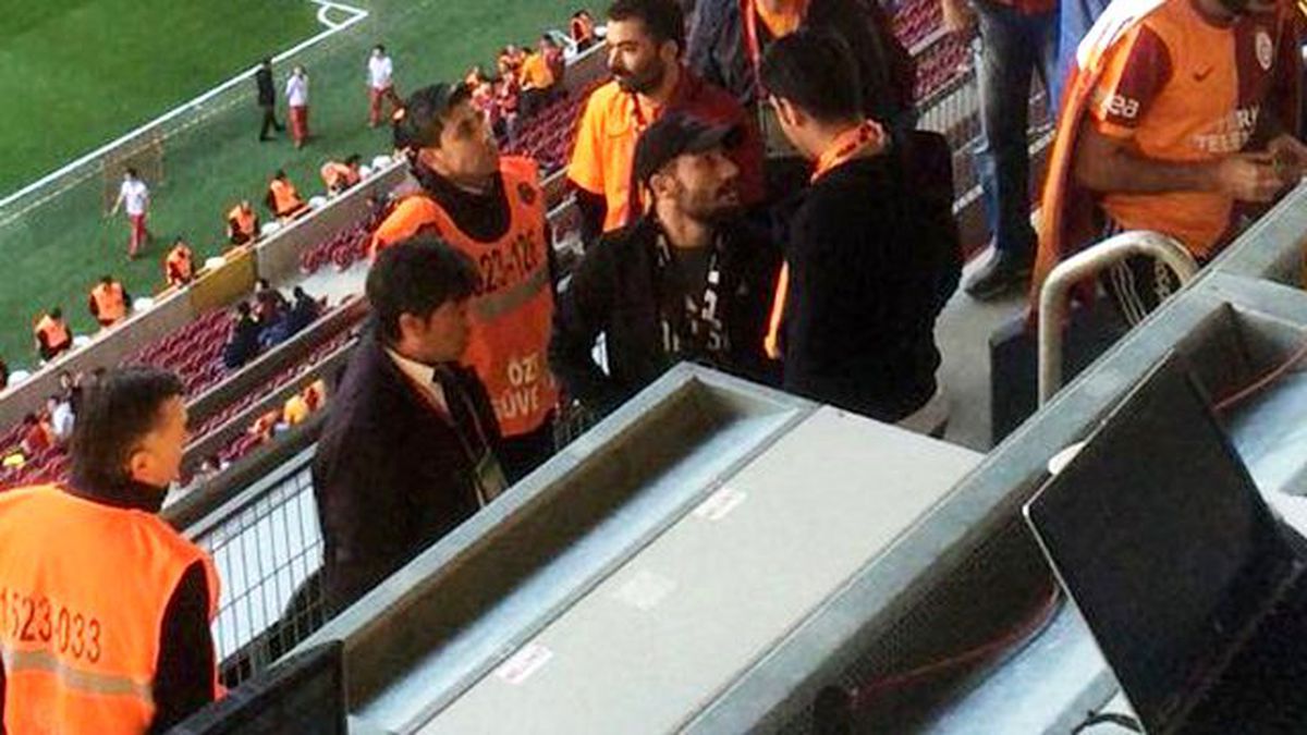 Beşiktaşlı Taraftar, TT Arena'daki Seyircileri Kızdırdı