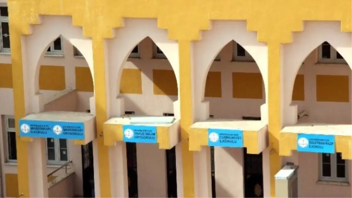 Bir Binada 5 Okul Birlikte