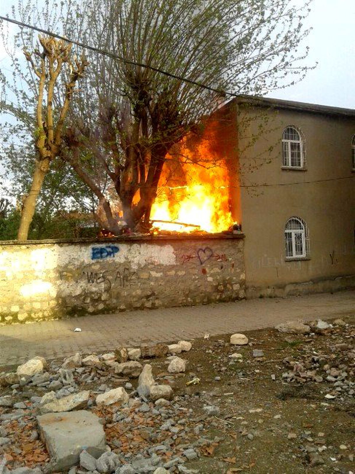 Çocukların Ateşle Oyunu Bahçeyi Yaktı