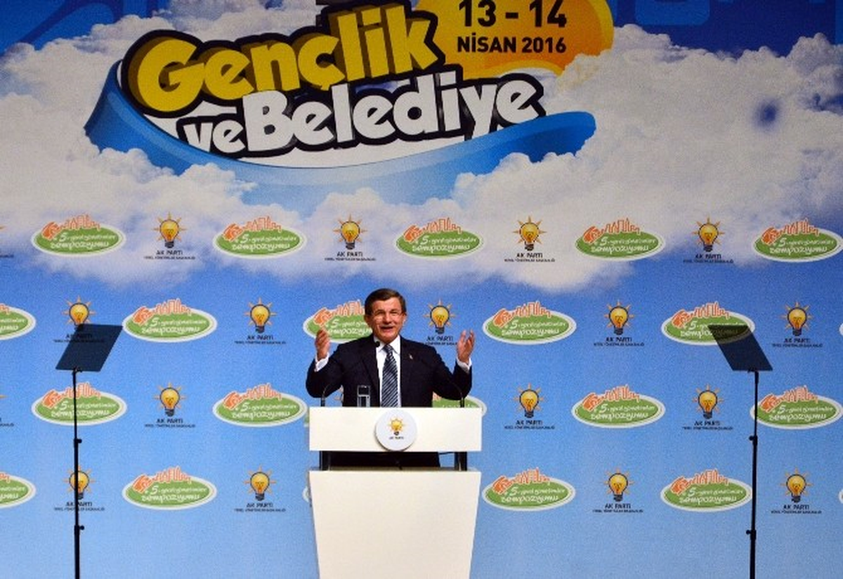 Davutoğlu: "Dünkü Konuşmalarıyla Bir Kez Daha Tedaviye Muhtaç Patalojik Bir Vaka Olduğunu Gösterdi"