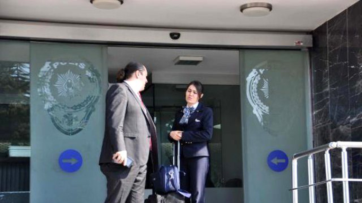 Ek Bilgilerle Yeniden) - Uçakta Hırsızlığa Teşebbüs Eden Yabancı İki Yolcu Kabin Memurlarının...