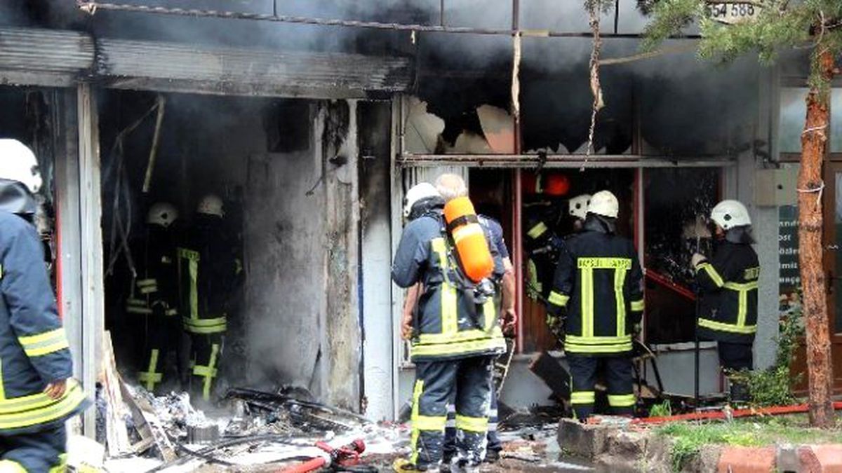 Elektrikli Ev Aletleri Atölyesinde Çıkan Yangın Korkuttu