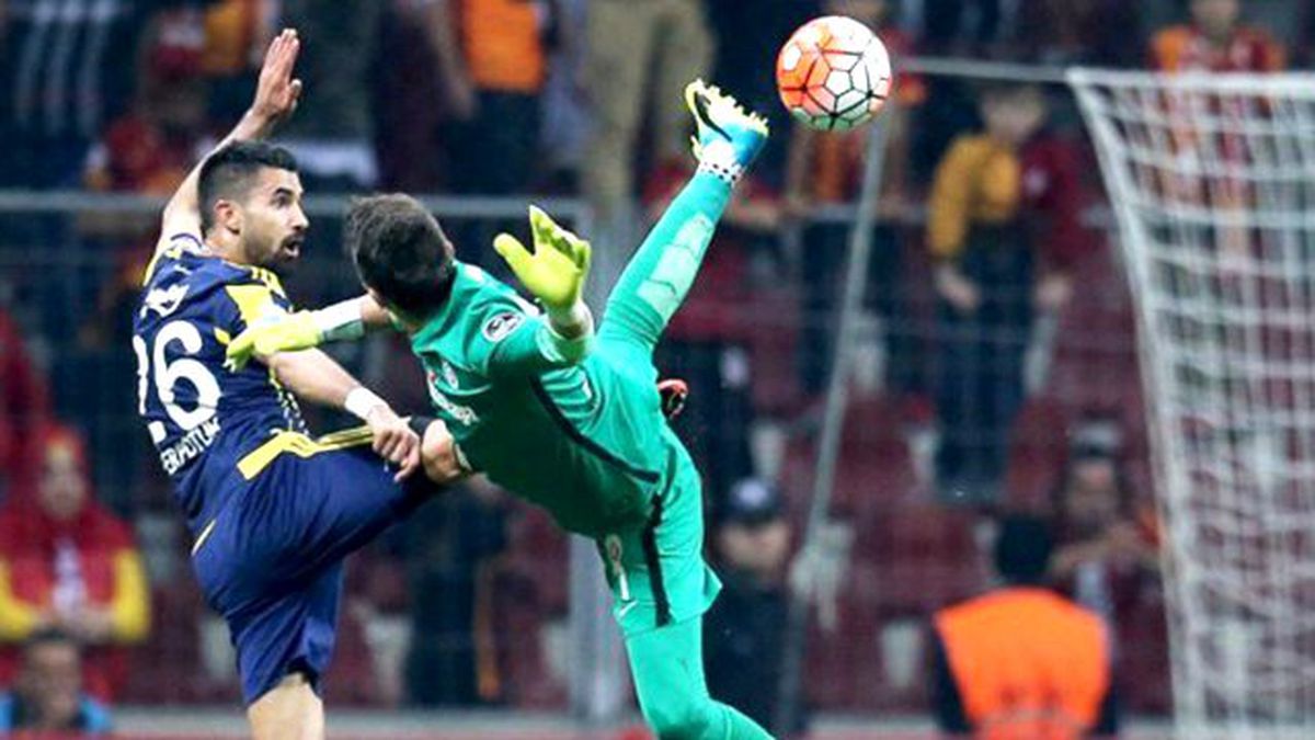 Fenerbahçeliler, Muslera'nın Pozisyonunda Kart Bekledi