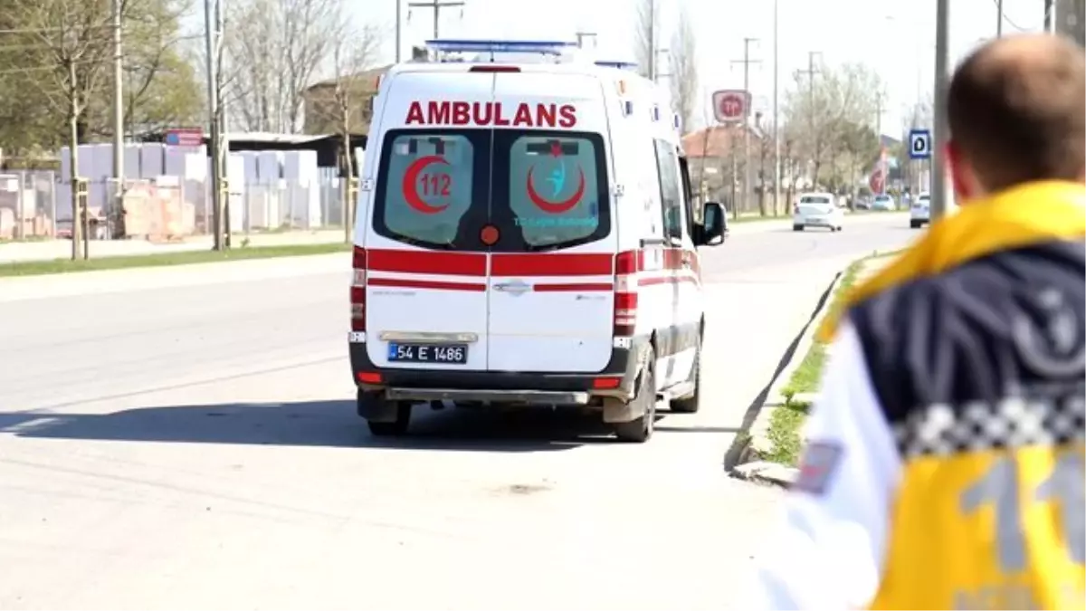 Geri Manevra Yapan Ambulansın Altında Kalan Yaşlı Adam Öldü