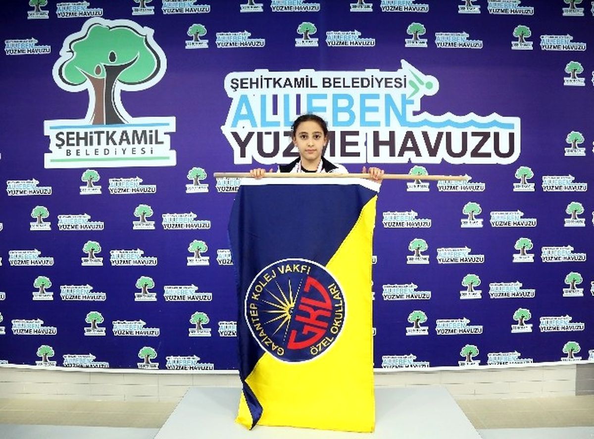 Gkv\'li Minik Kulaçlardan Yüzme Başarısı