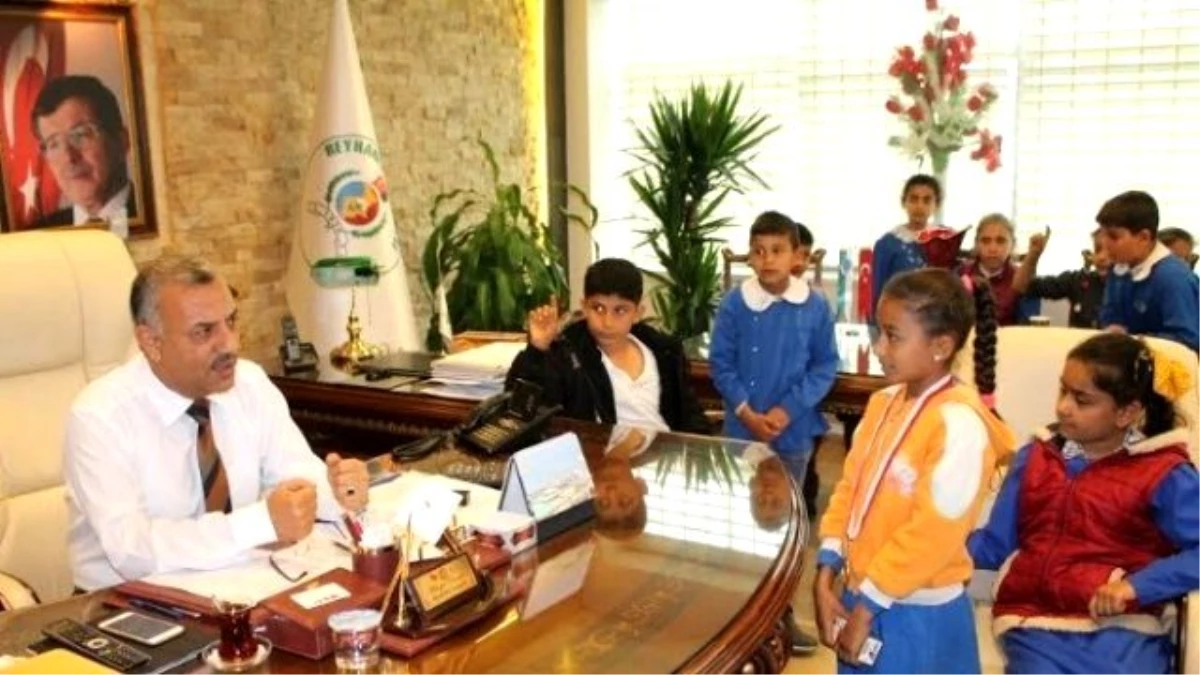 İlkokul Öğrencilerinden Başkan Şanverdi\'ye Ziyaret