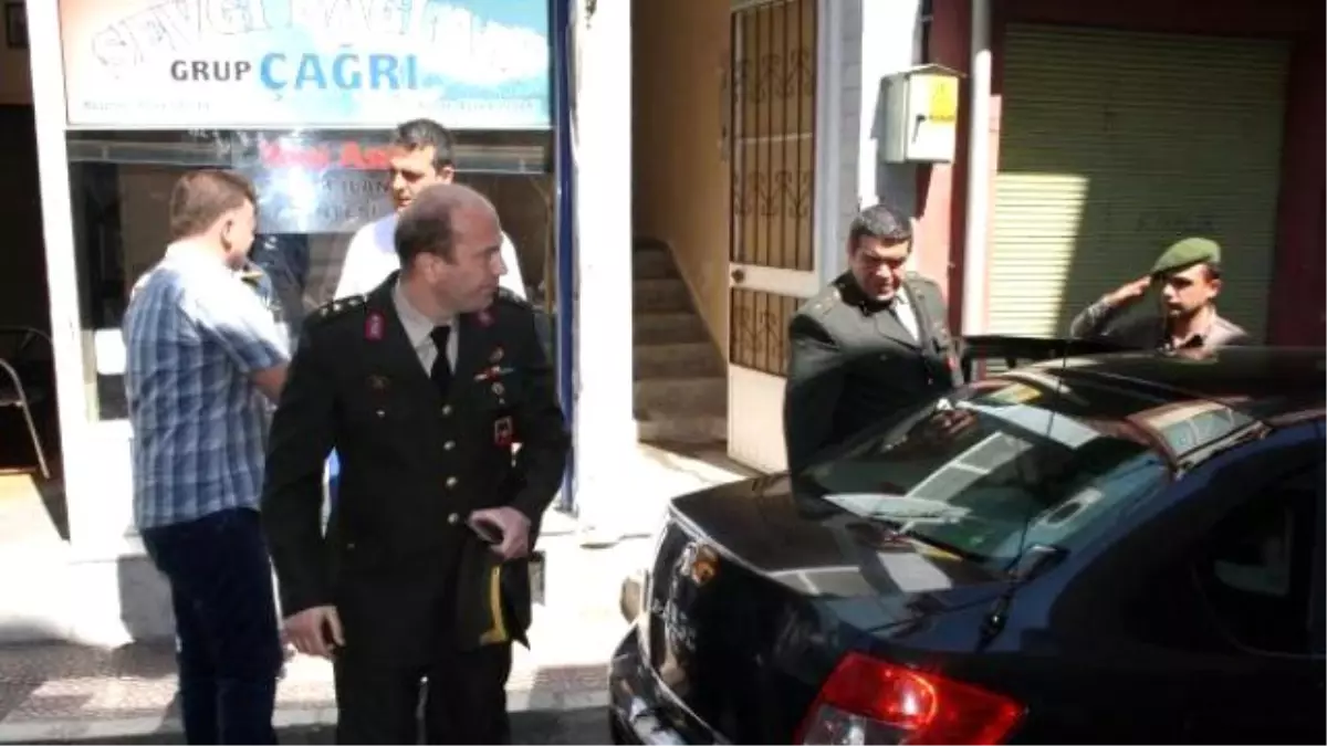 İntihar Eden Astsubay\'ın Tire\'deki Baba Evinde Yas