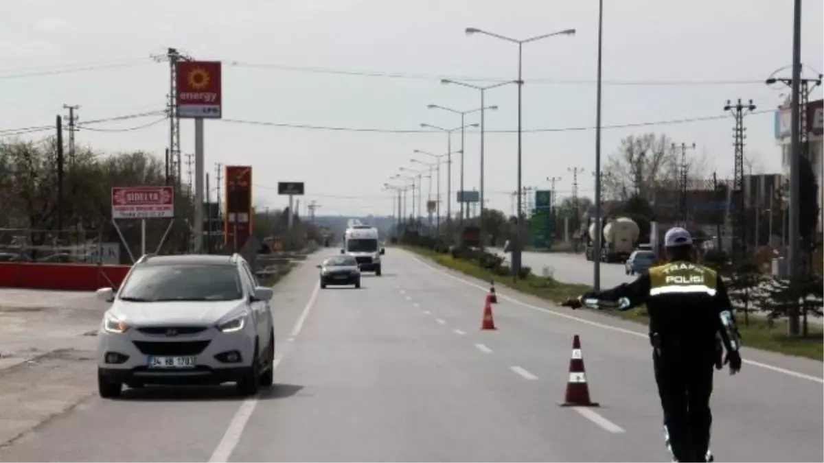 Kırklareli\'nde 3 Bin 450 Araca Trafik Cezası Kesildi