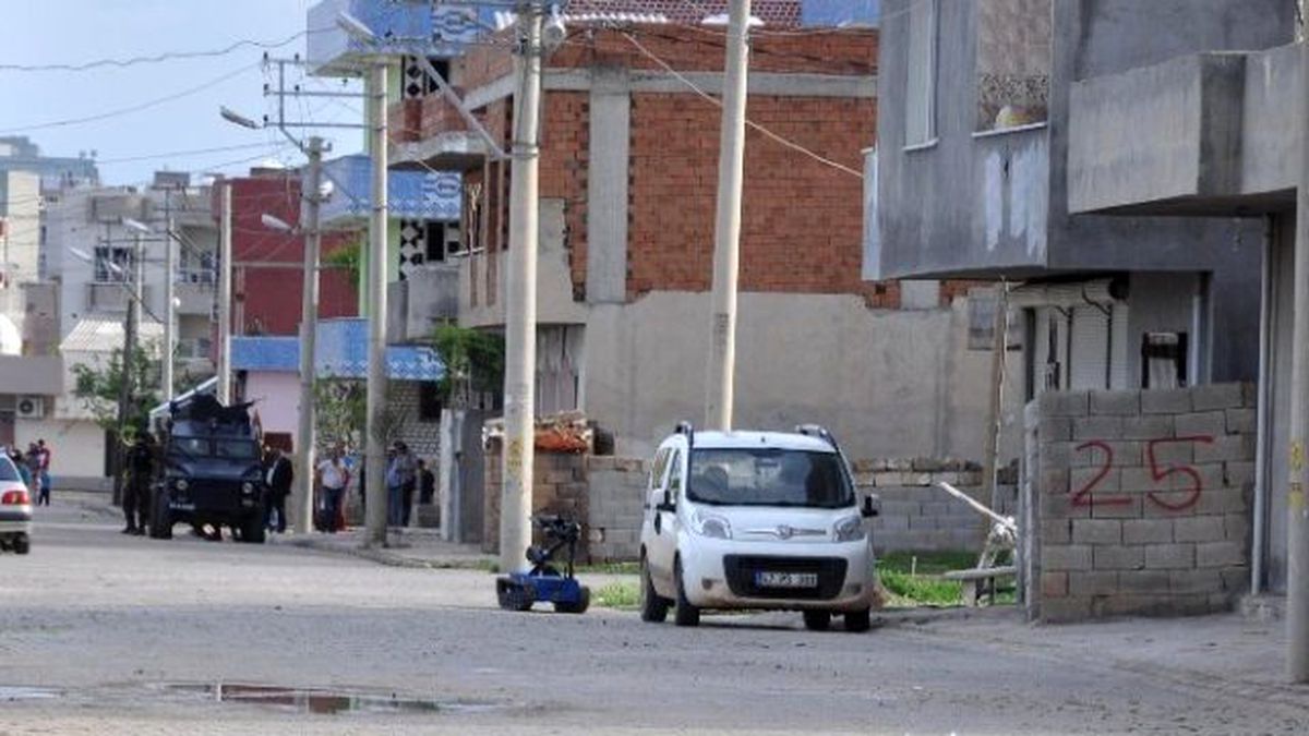 Polis Şüpheli Araçta İnceleme Yaptı