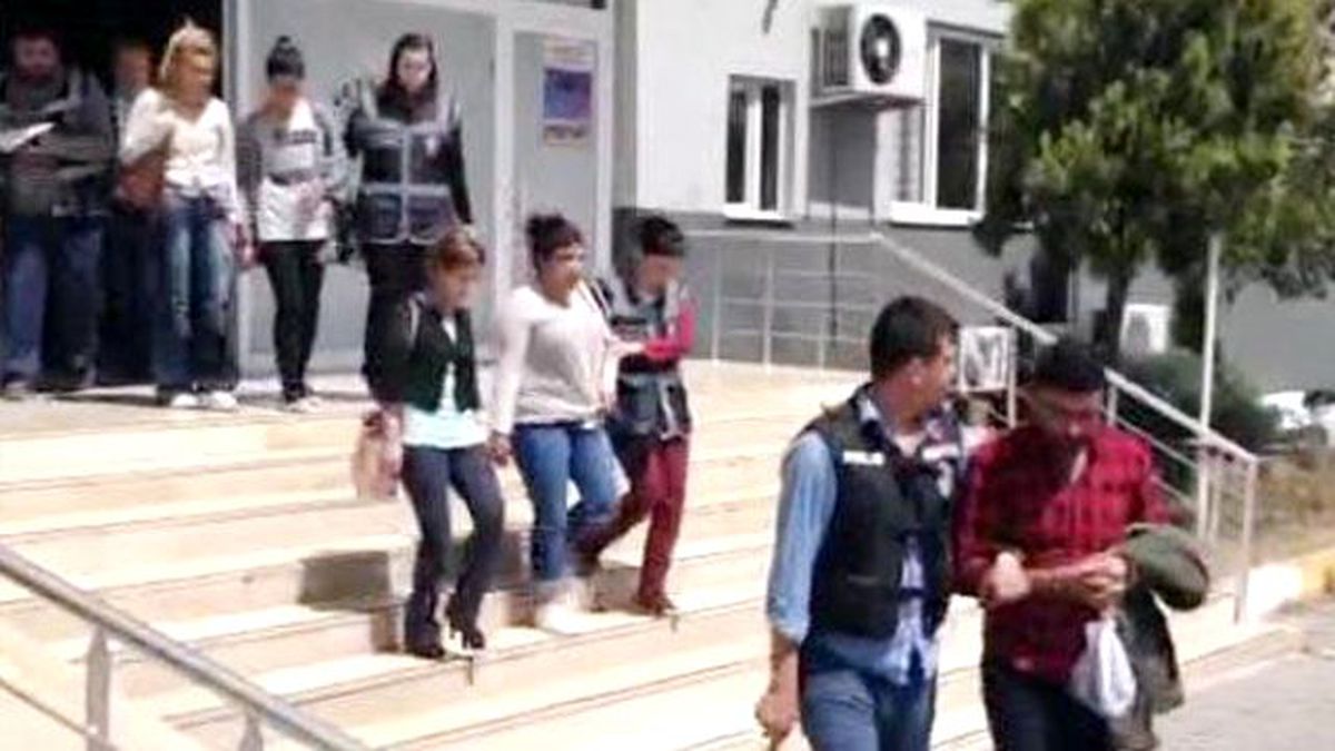 Şanlıurfa\'da Dolandırıcılık Operasyonunda 4 Üniversiteli Tutuklandı
