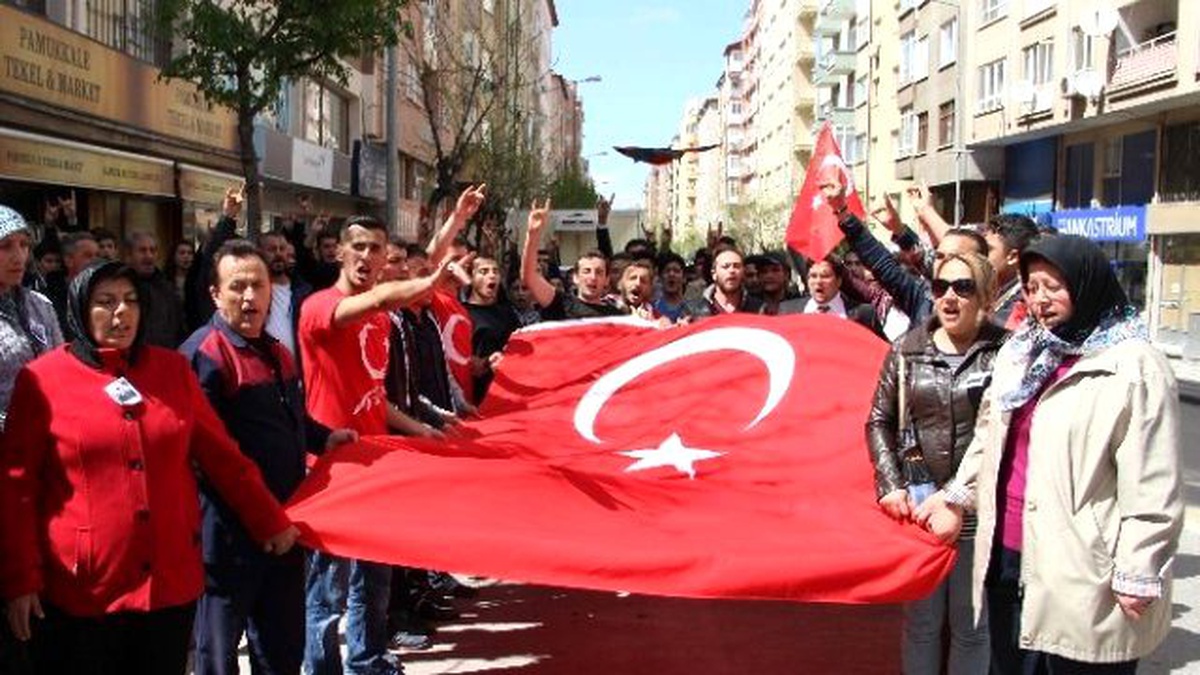 Şehit Cenazesinin Ardından Teröre Tepki Yürüyüşü