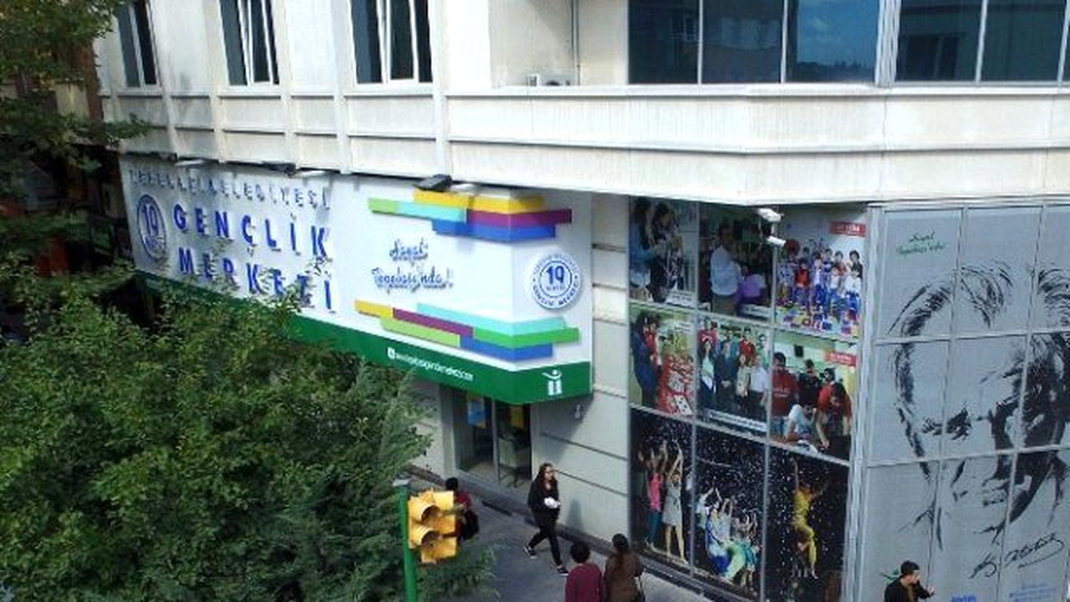 Tepebaşı Gençlik Merkezleri Dünyaya Açılıyor