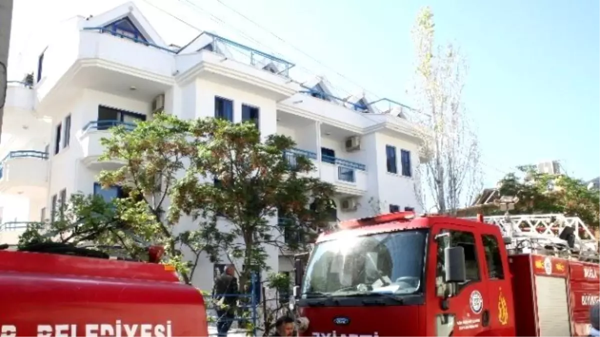 Tost Makinesinden Çıkan Yangın Paniğe Yol Açtı