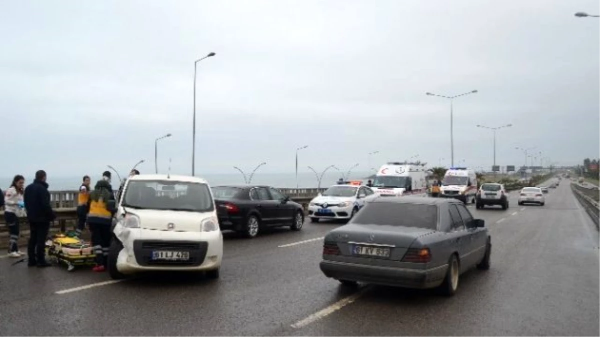 Trabzon\'da Yağışlı Hava Zincirleme Trafik Kazalarına Neden Oldu