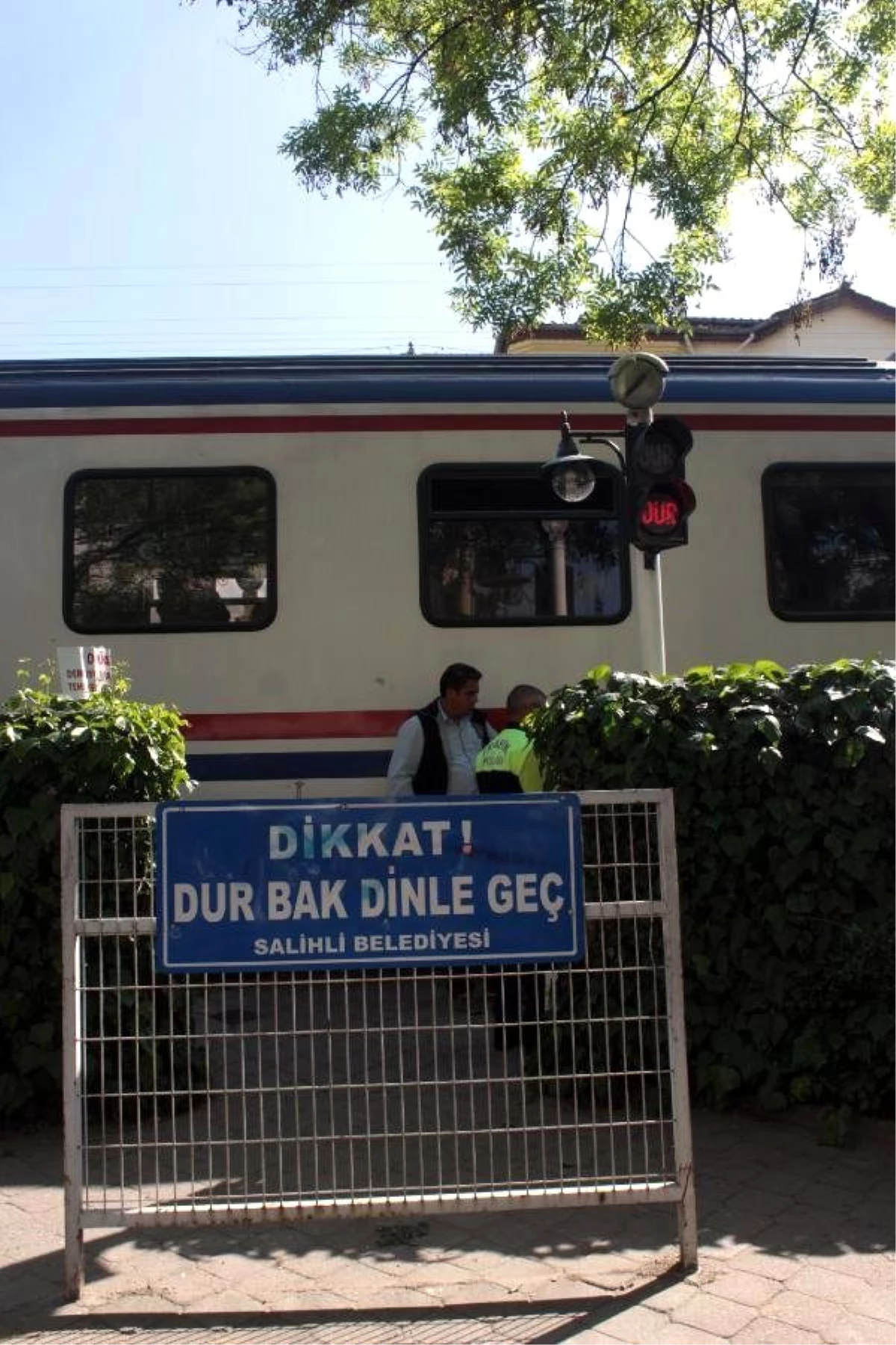 Yaya Geçidinde Tren Çarpan Liseli Yaralandı