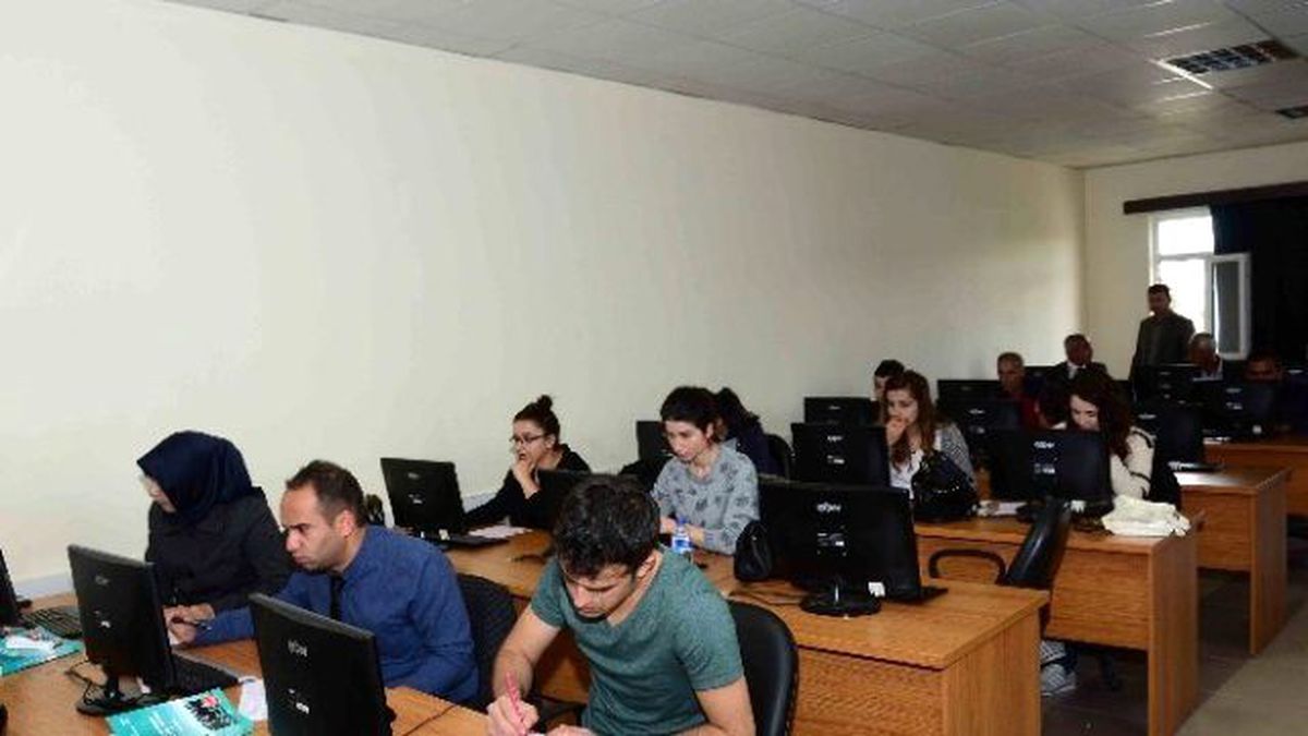 Aday Memurlar Temel Eğitim Sınavlarına Girdi