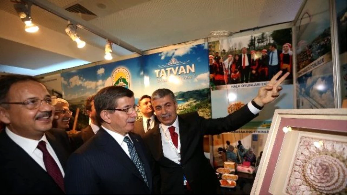 Başbakan Davutoğlu\'ndan Tatvan Belediyesi\'ne Ödülü