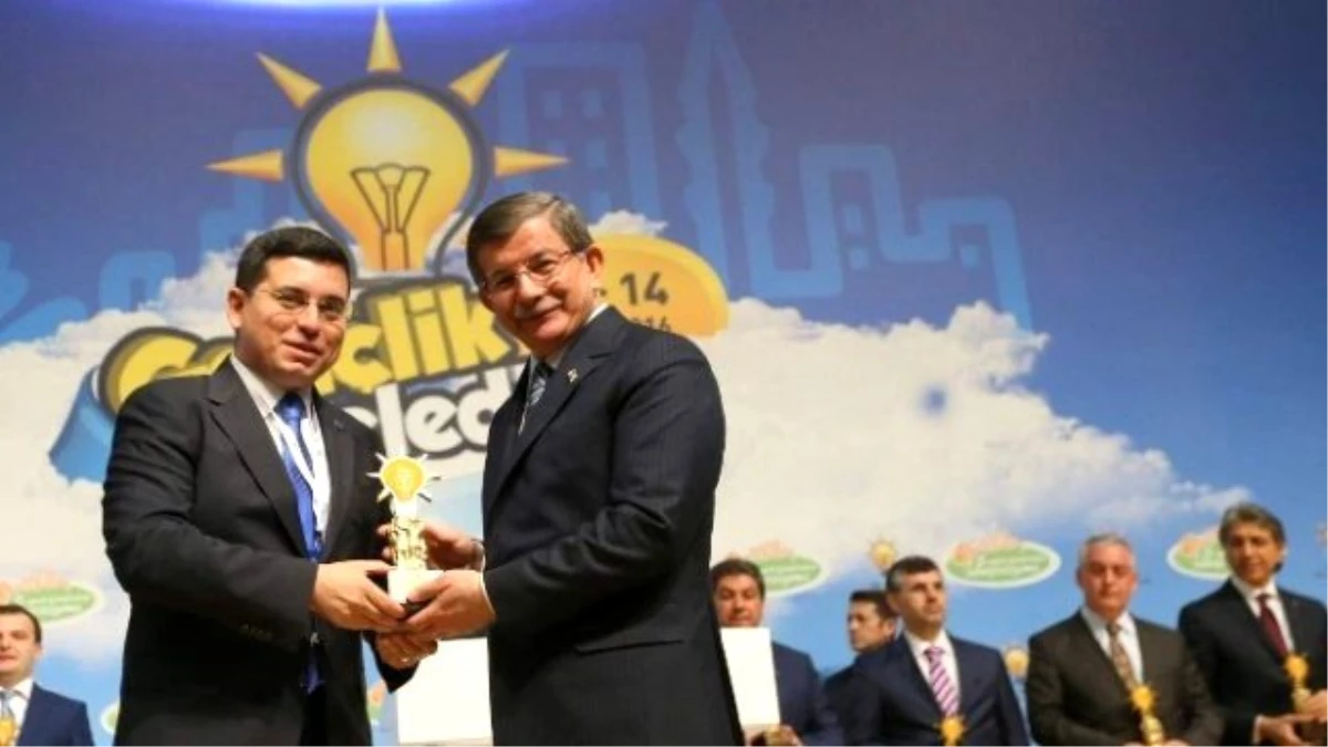 Başkan Tütüncü\'ye Başbakan Davutoğlu\'ndan Ödül