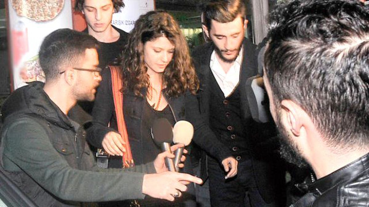 Gazeteci Ordusunu Gören Beren Saat: Oha Bu Ne