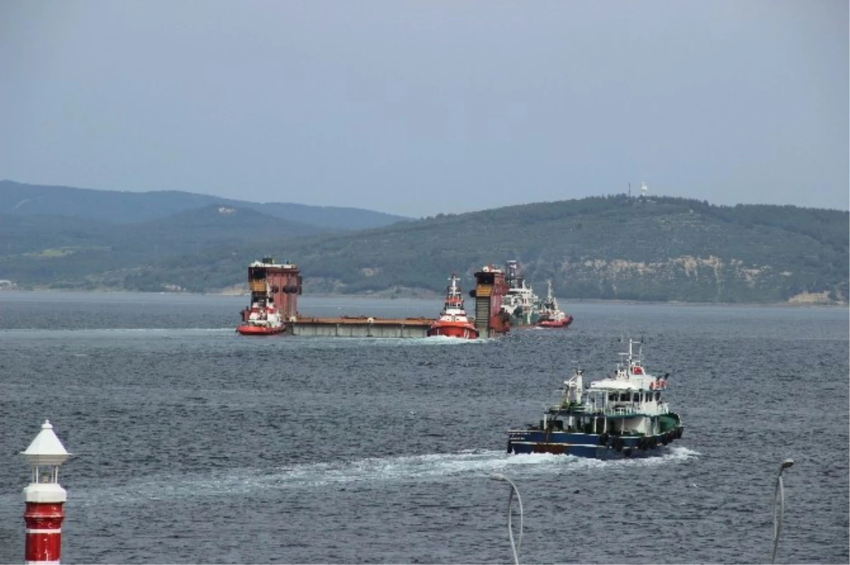 Çanakkale Boğazı\'ndan Bir Dev Geçti