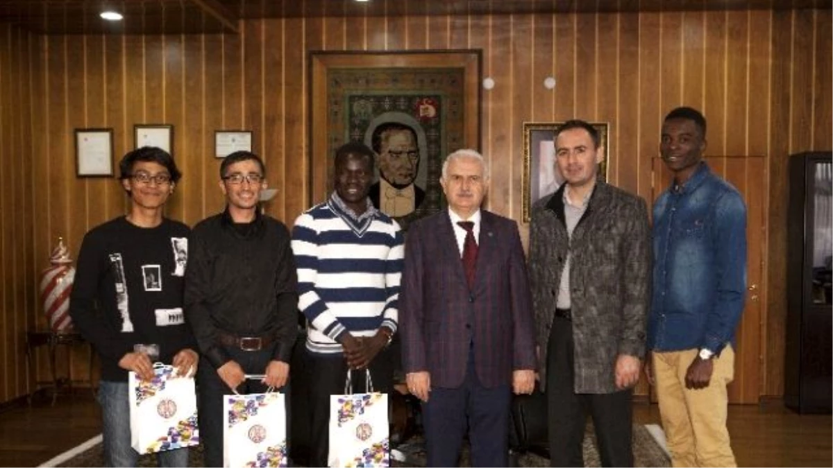 Erzurum Uluslararası Öğrenci Derneği\'nden, Atatürk Üniversitesi Rektörü Hikmet Koçak\'a Ziyaret