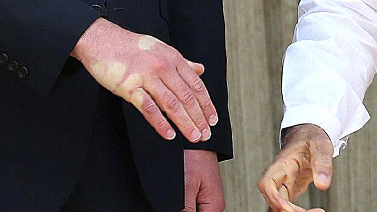 Hindistan Başbakanı İngiliz Prensinin Elini Sağlam Sıktı