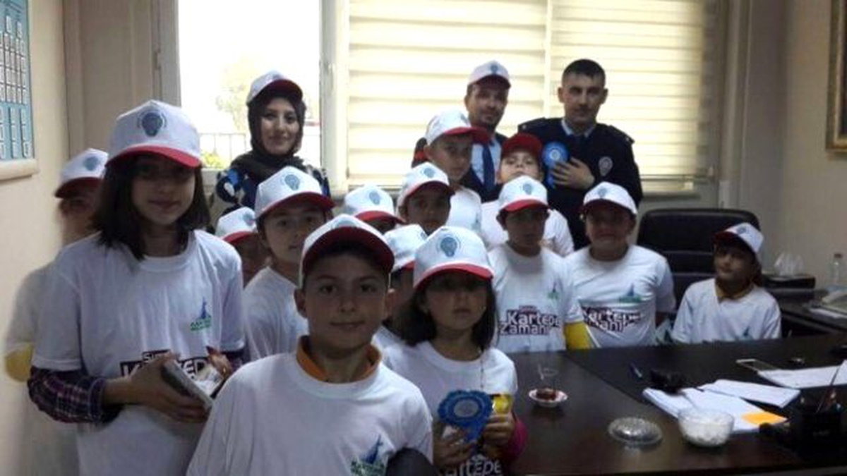Kartepe Bilgi Evi Öğrencileri Polisleri Unutmadı