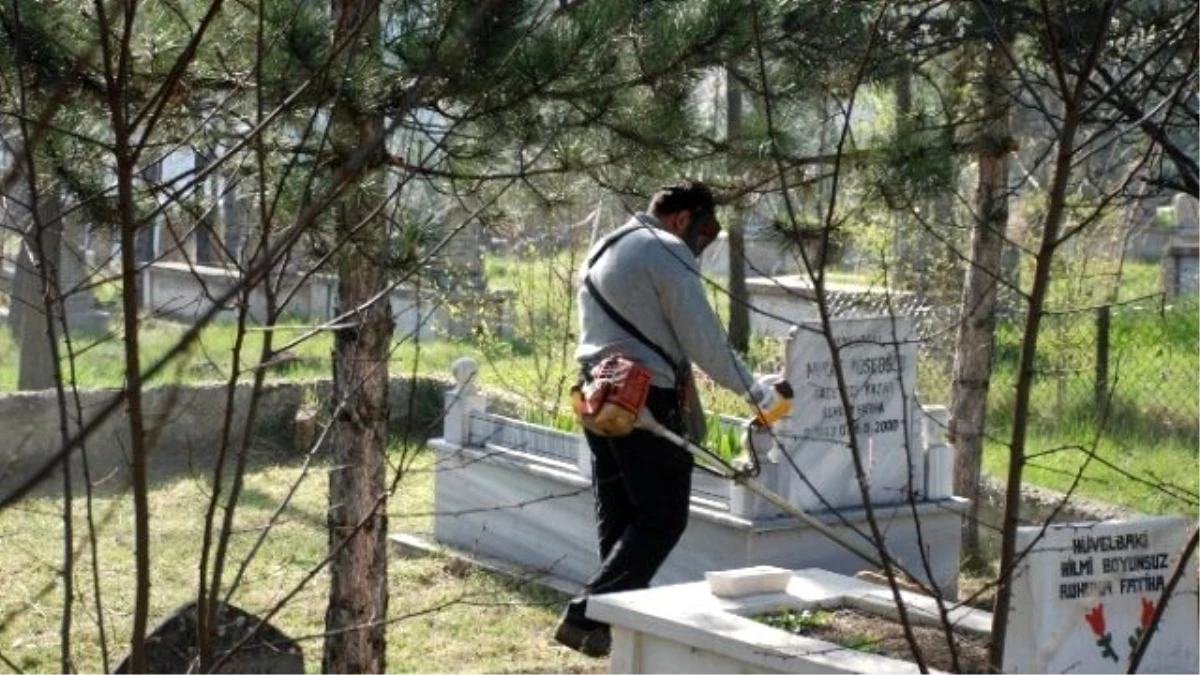 Kastamonu Mezarlıklarına Bahar Bakımı