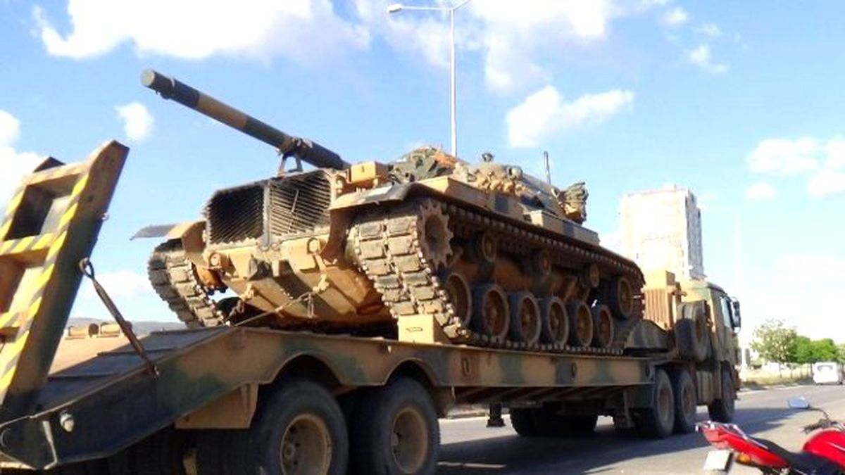 TSK, Kilis'te Suriye Sınırına Kritik Bölgelere Tank Sevk Ediyor