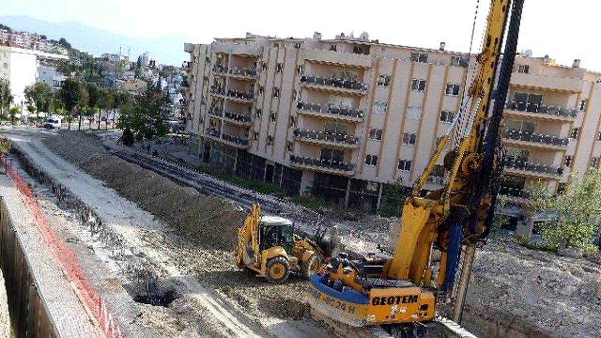 Kuşadası\'nda Trafik Sorunu Köprülü Kavşaklarla Asgariye İnecek