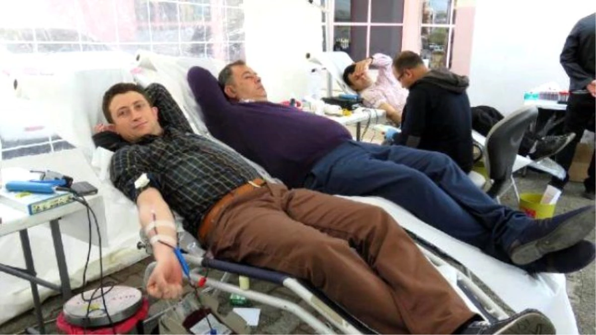 Midyat\'ta Polisten Kan Bağışı