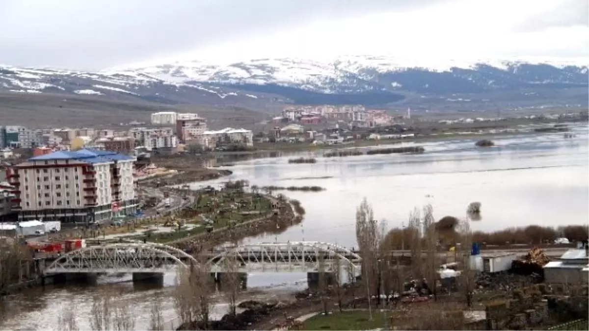 Nehir Taştı, Ova Sular Altında