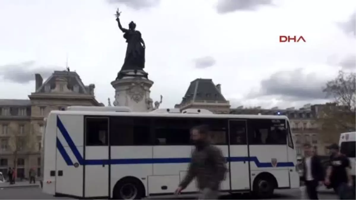 Paris\'te Öğrencilerin Protesto Gösterisine Polis Müdahale Etti