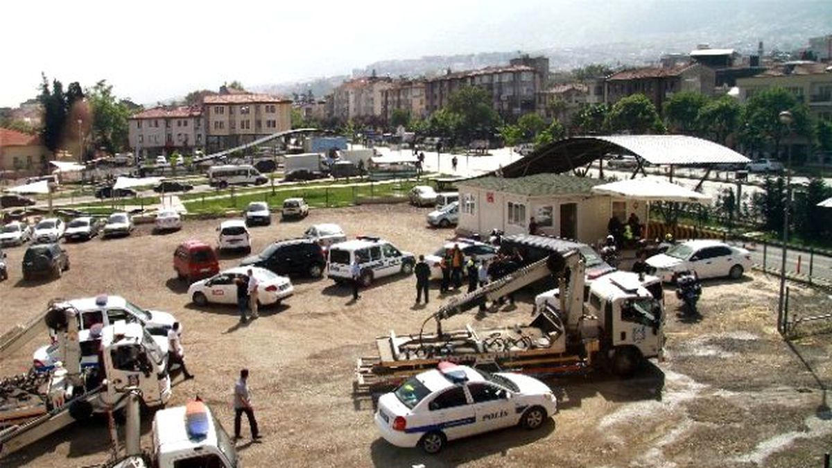 Polis Tarafından Aracı Çekilen Şahıs Emniyeti Ayağa Kaldırdı