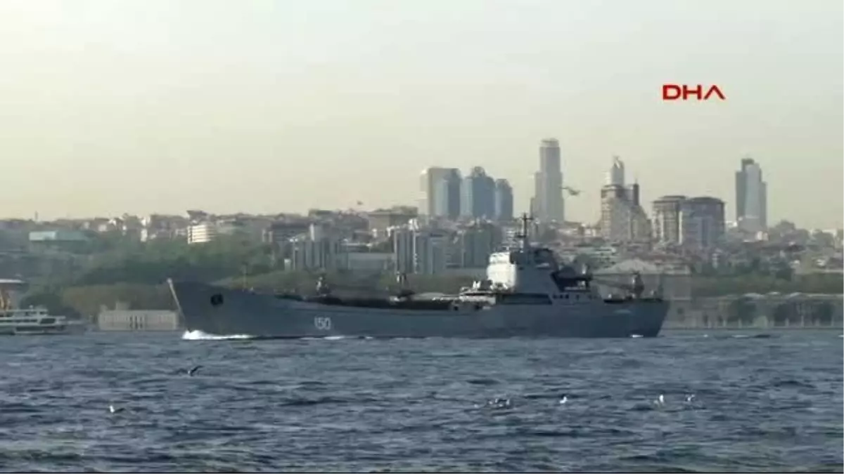 Rus Savaş Gemisi İstanbul Boğazı\'ndan Geçti