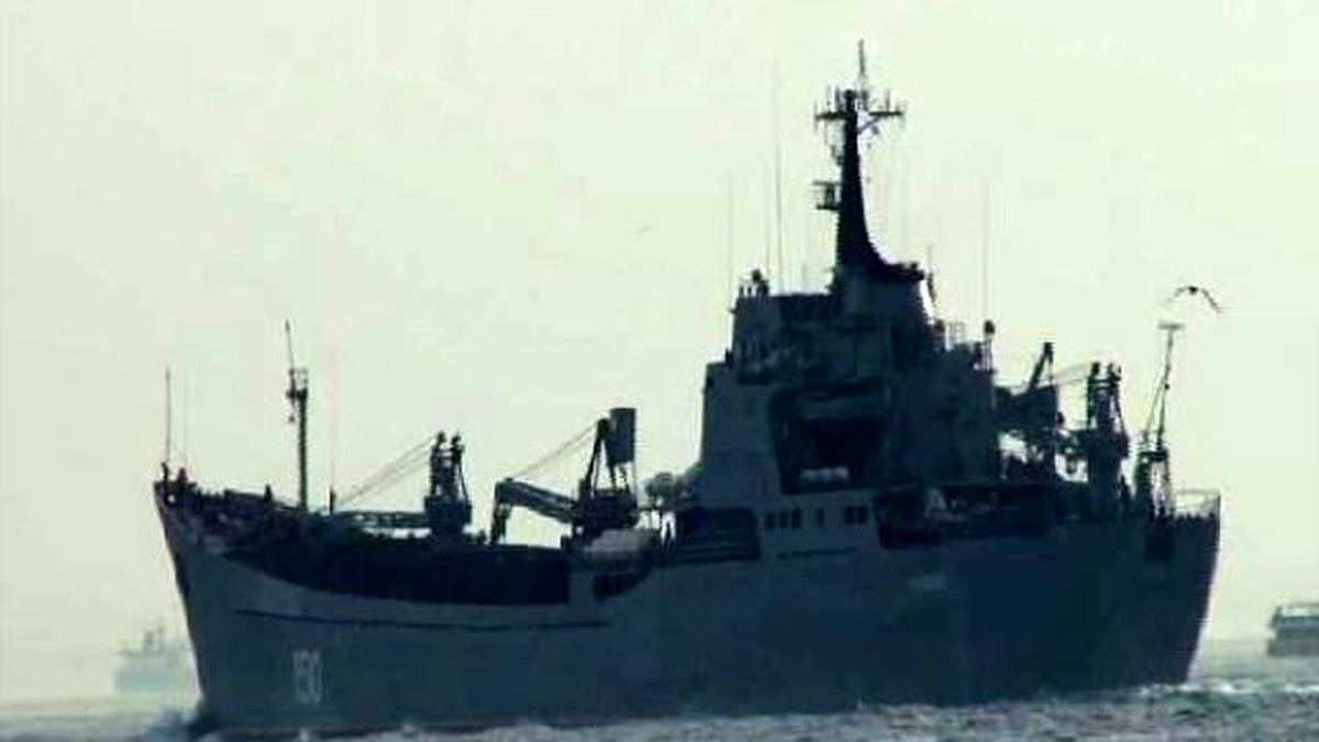 Rus Savaş Gemisi İstanbul Boğazı\'ndan Geçti