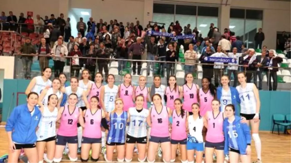 Voleybol\'da 1. Lige Çıkmayı Garantileyen Seramiksan\'a Alkış