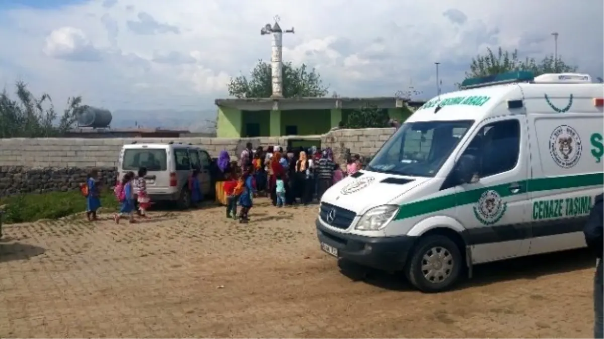 Yerde Bulduğu Cismin Patlaması Sonucu Hayatını Kaybeden Çocuk Defnedildi