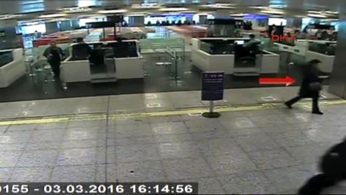 Alman Kadını Havalimanında Böyle Karşılamış