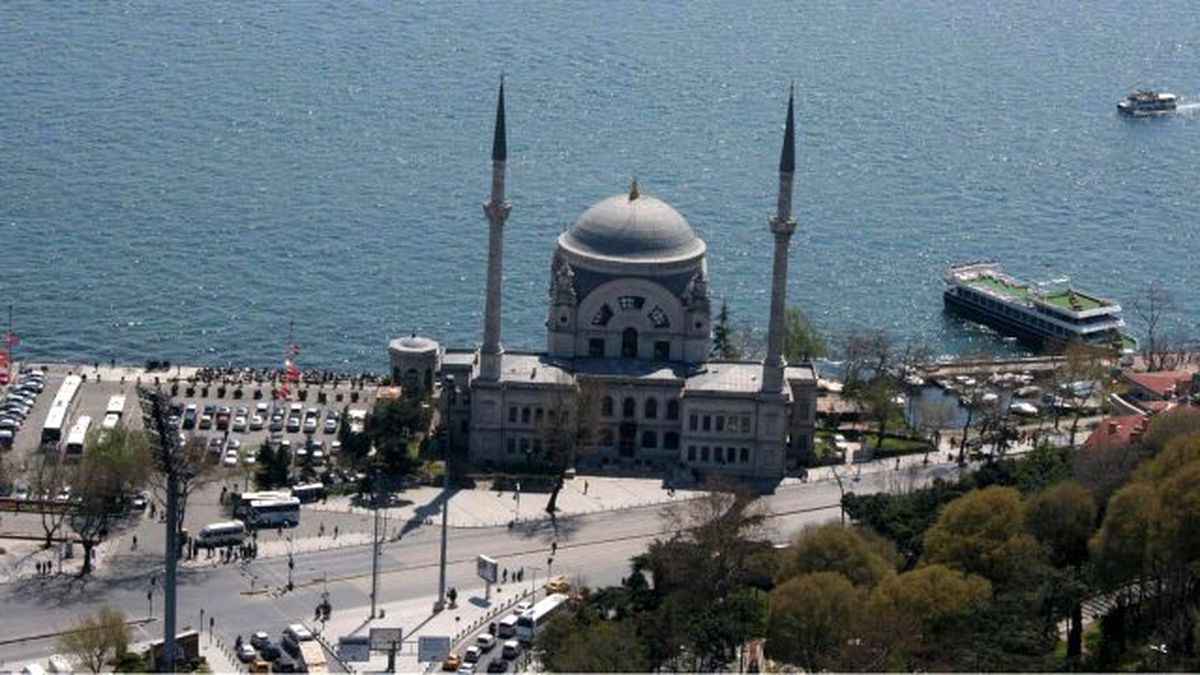 Bezm-i Alem Camii'nde Tarihi An! İslam Zirvesi Liderleri Cuma Namazını Birlikte Kıldı